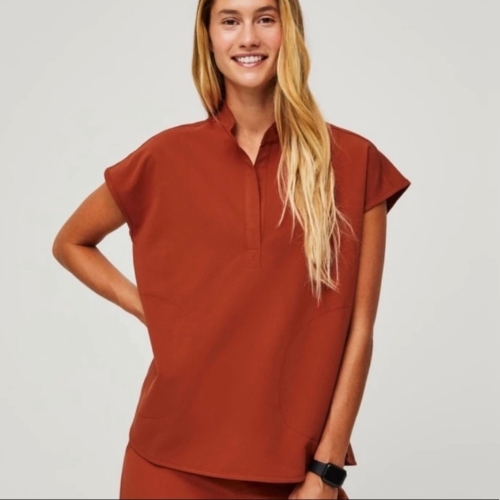 Figs Medium Rafaela Collar Scrub Top in Auburn
